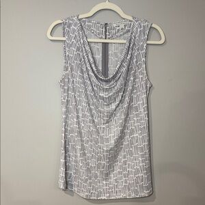Banana Republic Trendy Y2K White and Gray Patterned Blouse with Scoop Neck